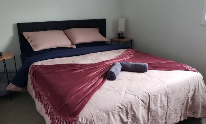 South Addition Apartment | Downtown Charming Walkabout 2brm apt-PETS Welcome-sleeps 8
