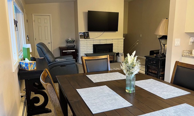South Addition House | Downtown Coastal Trail 2 BDR 1 BTH Sleeps 2-6