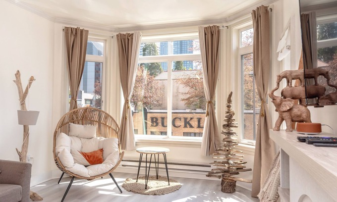 Belltown Condo | Downtown Cottage Escape