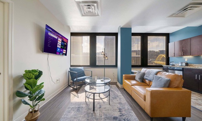 Downtown Pittsburgh Apartment | Downtown Cozy Chic | Walk Everywhere | 24/7 Gym Terrace Roku