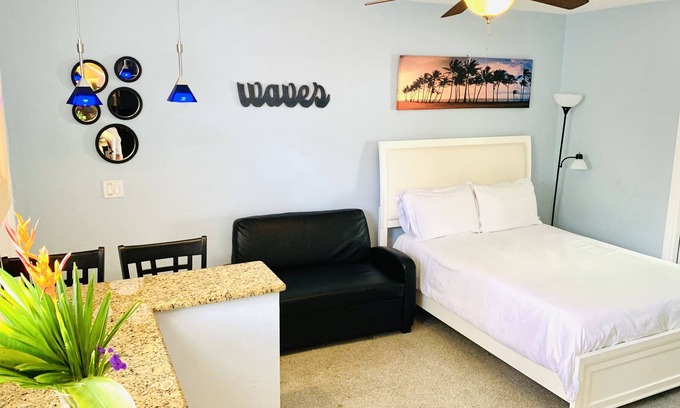 Highland Park Delray Villa | Downtown Delray Studio With Private Yard.