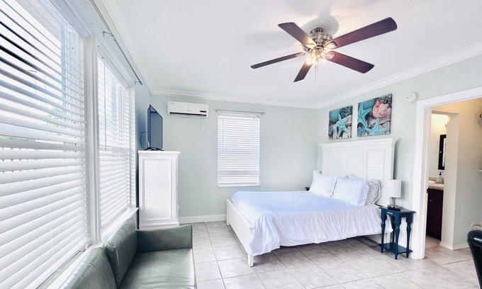 Highland Park Delray Villa | Downtown Delray Studio With Private Yard.
