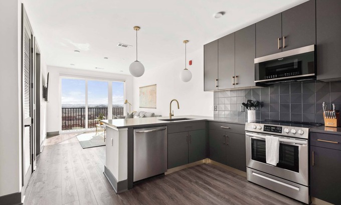 Rolling Mill Hill Condo | Downtown Dolly - 6 blocks to Broadway!