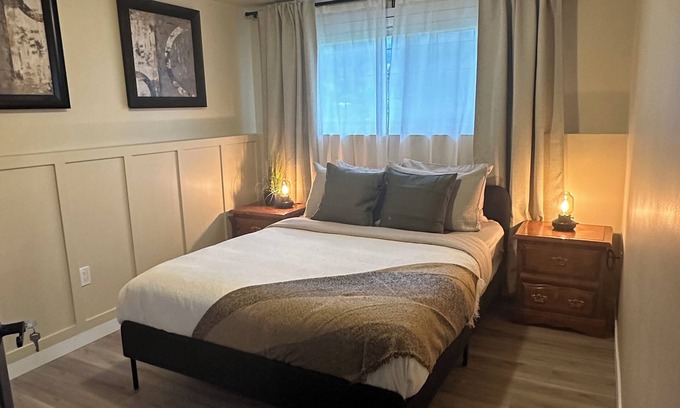 Golden House | Downtown Family-Friendly Basement Guest Suite, near Goldens best attractions!