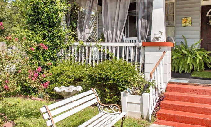 Waycross Apartment | Downtown Gem, Near Okefenokee Swamp, Thai Restaurant with Carport & Workspace
