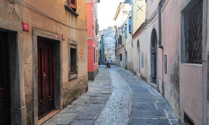 Izola Apartment | Downtown Izola Modern and Classy Apartments - Comfort Studio Apartment