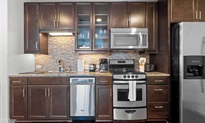 Downtown Austin Apartment | Downtown | Luxury Studio Apt. | Pool | Gym | Great Views