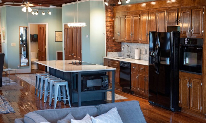 Central Business District Apartment | Downtown Lynchburg Historic Loft on Main Street with Parking Spot