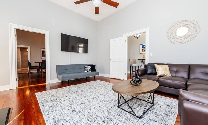 Macon House | Downtown Macon Chic- Directly behind the Macon City Auditorium!