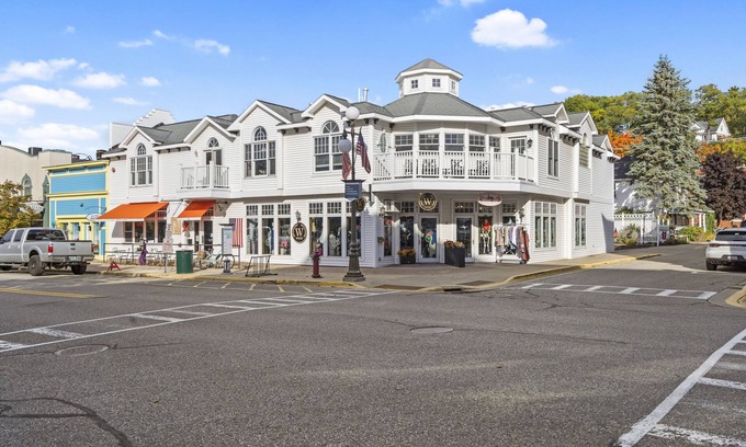 Harbor Springs Condo | DOWNTOWN! MAIN STREET! Minutes from the Ski Hills!