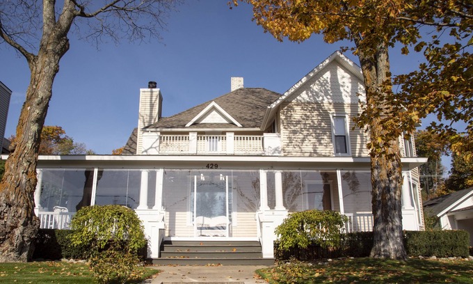 Harbor Springs House | Downtown Main St with Guest House