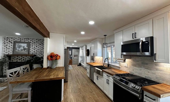 Montrose House | Downtown Montrose - Large Family Home