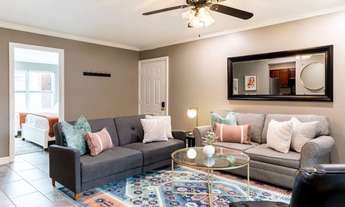 Rutledge Hill Apartment | Downtown Nashville Condo - Walk to Broadway Bars + Free Parking!
