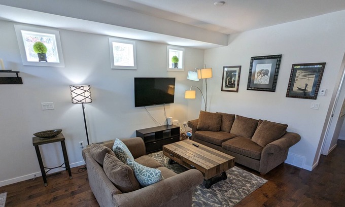Okanagan-Similkameen House | Downtown Penticton Modern Home - 2 minutes from Okanagan Lake!