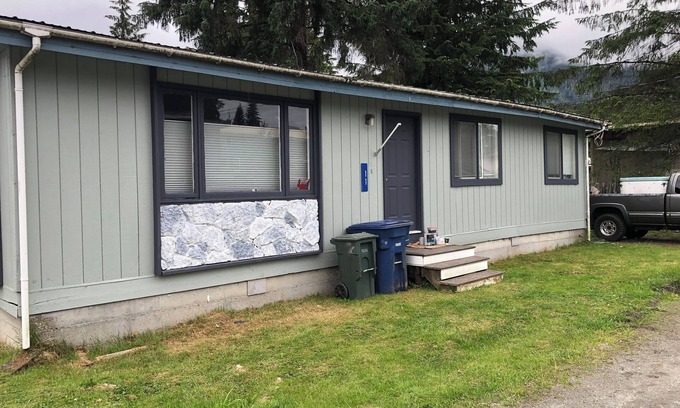 Petersburg House | Downtown Petersburg 3-bedroom home in the heart of a charming fishing town!