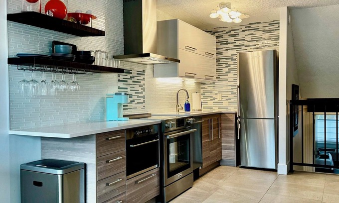 The Pines Condo | Downtown Rehoboth Beach- The Ark 1BR Condo Sleeps 4 w/Balcony & Parking