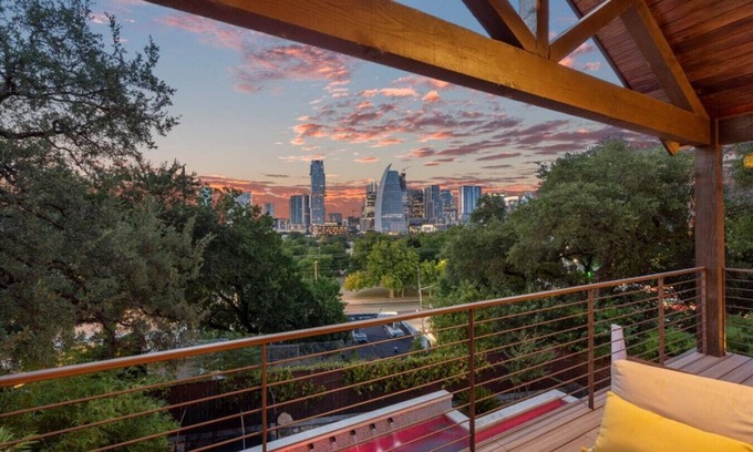 Bouldin House | Downtown Retreat: sleeps 24 : 2 Pools + Spas : Gym