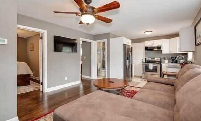 Winston - Salem House | Downtown’s Queens (Pad 1 & 2) - 4BR + 2 Sofa Bed