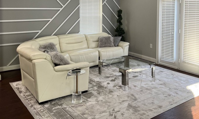 Montrose Villa | Downtown skyline villa close to convention center, nrg stadium and Toyota center