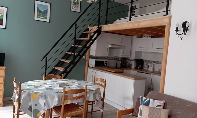 Cauterets Apartment | DOWNTOWN STUDIO-CABIN 4 pers. 35 m2, classified 3* Balcony, 200 m from cable cars