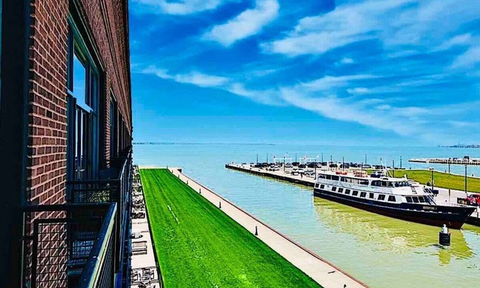 Sandusky Condo | Downtown Waterfront Getaway Mario Room Breathtaking View Cedar Point Lake Erie!