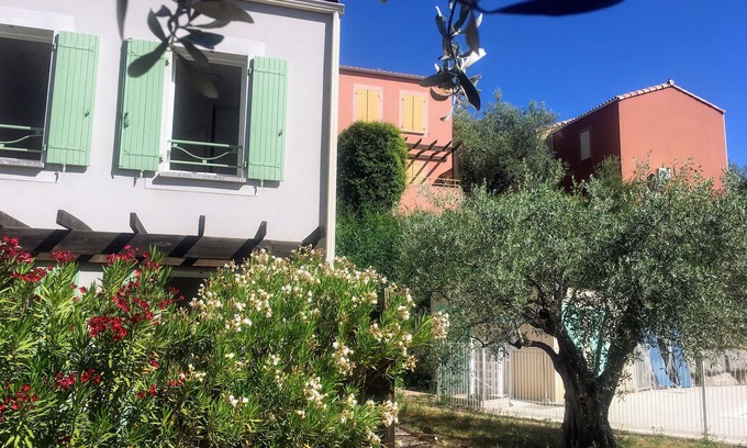 Nyons House | Drôme Provençale : Maisonnette Duplex 6 Personnes en Résidence Avec Piscine