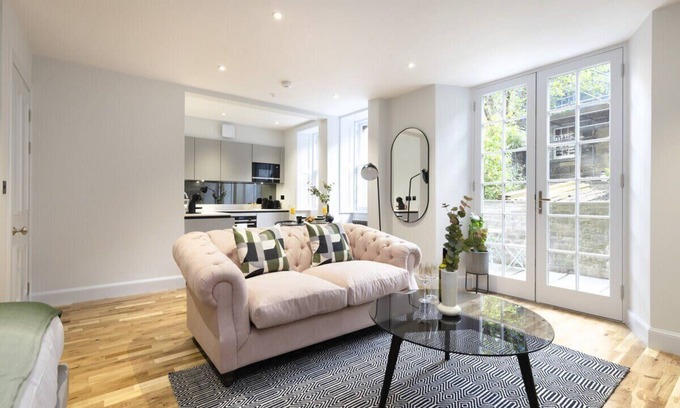 West End Apartment | Drakon Suite - City Centre 1 Bed Studio Apartment