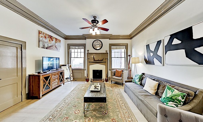Thomas Square Apartment | Drayton Place 1B | Downtown Gem with Full Kitchen | Walk to Eateries & Venues
