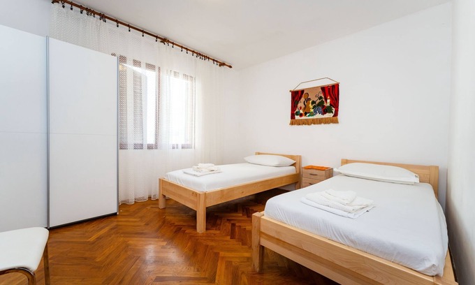 Zrce Apartment | Drazen Charming First Floor Apartment