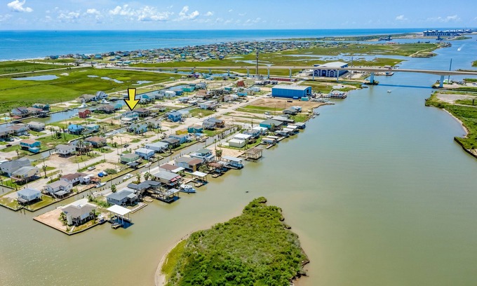Surfside Beach House | Dream | Canal Front | Firepit | Kayking & Fishing