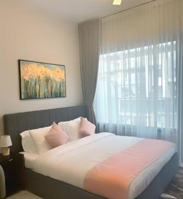 Masdar City Apartment | Dream F1 Airport Studio Pool & Gym