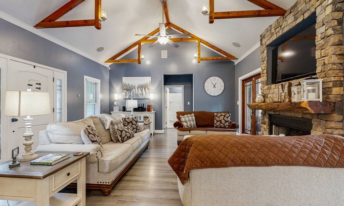 Asheville House | Dream Retreat with Private Pool, Full Outdoor Kitchen and Wifi