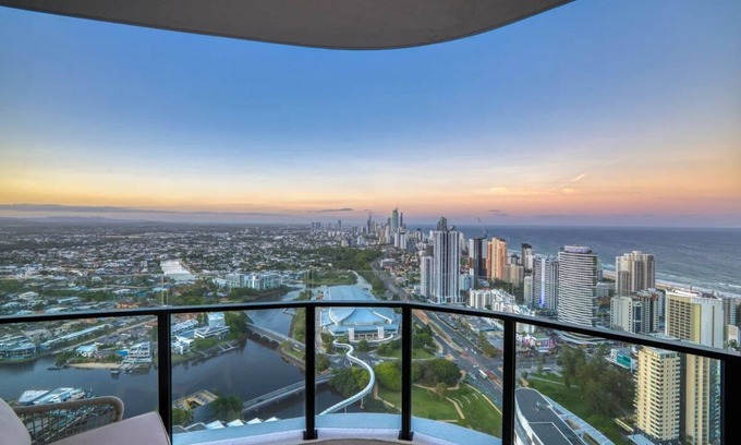 Broadbeach Apartment | “Dream View” @ The Star - Panoramic Ocean, City - 2 bed - Sleeps 5 - Broadbeach