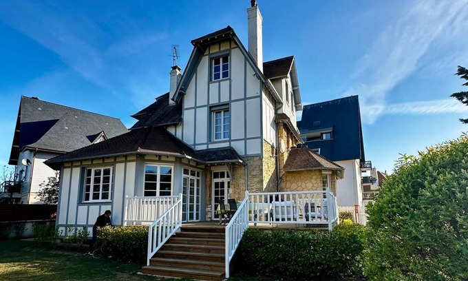 Benerville-sur-Mer Villa | Dream villa 50 meters from the beach!