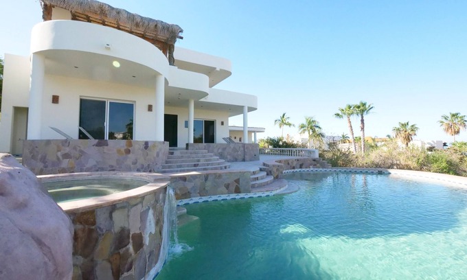 Cabo Bello Villa | DREAM VILLA WITH CABO ARCH AND OCEAN VIEWS; PICKLEBALL MINI-GOLF POOL JACUZZI
