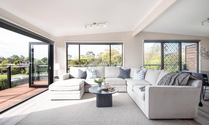 Dromana House | Dreamy Dromana Family Getaway – with Jacuzzi