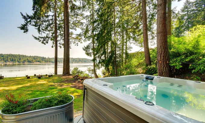 Olympia Cabin | Dreamy Wooded Cabin with Private Beach & Kayaks!
