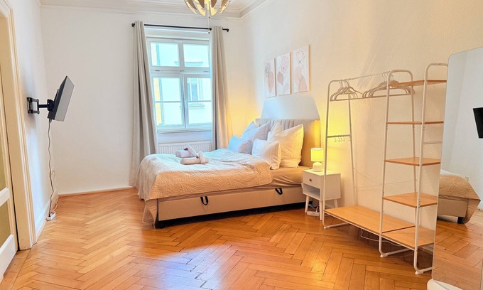 Coburg Apartment | DREAMZzz AltstadtTraum in the heart of Coburg at the Ehrenburg&Marktplatz I Parking lot