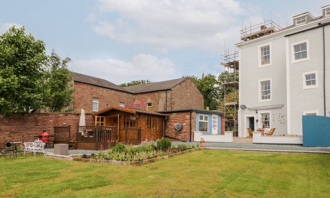 Aspatria Apartment | DRESDEN HOUSE, pet friendly, character holiday cottage in Aspatria