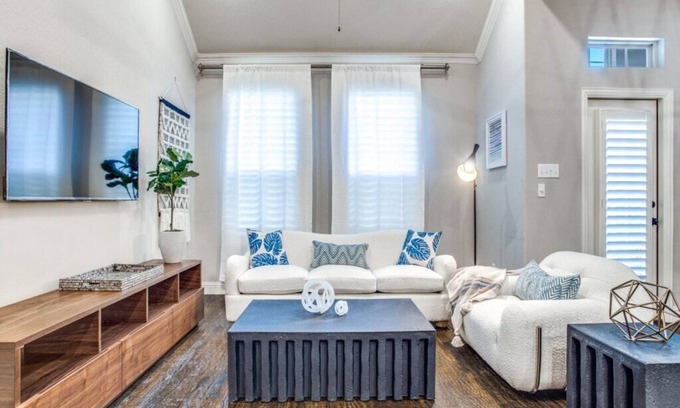 Plano House | Driem House Luxurious Home in Legacy - Long Term