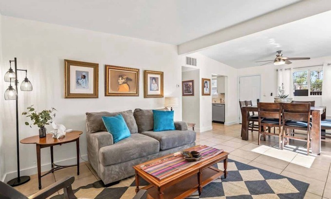 Duffy House | DT Retreat Cozy & Close to UofA!