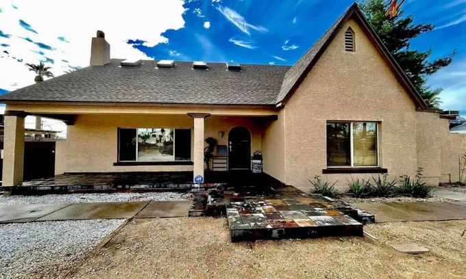 Los Olivos Historic District House | DTPHX Home - 10mins from Airport w/Heated Pool!