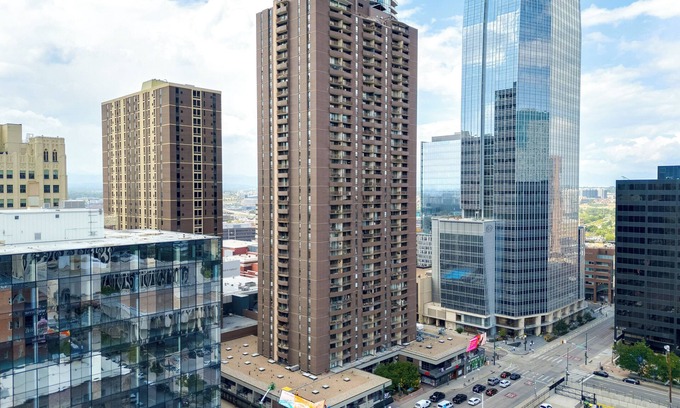 Downtown Denver Apartment | Dtwn Denver Condo w/Mtn-View Balcony!
