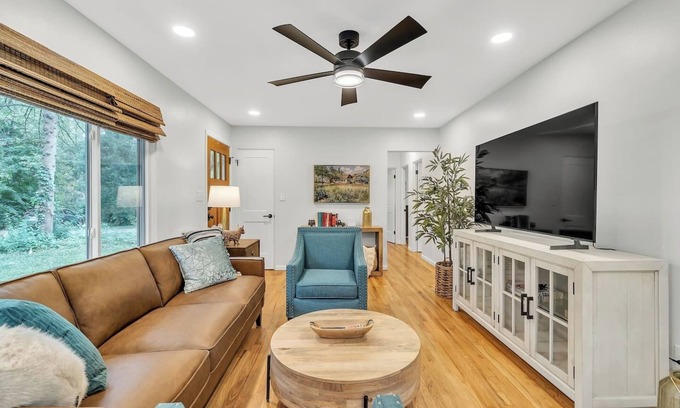 Ann Arbor House | Dual Saunas. Beautifully Renovated in 2024