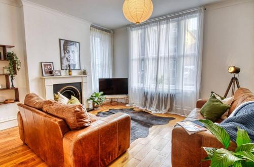 Dudley Apartment | Dudley-spacious Exec 1 Bed - Long Stay - Parking!