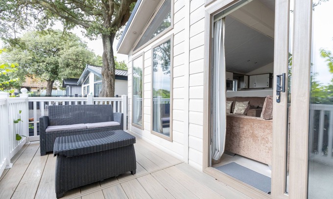 Mudeford Cottage | Dun a Ri - a Sandhills lodge providing a coastal sanctuary.