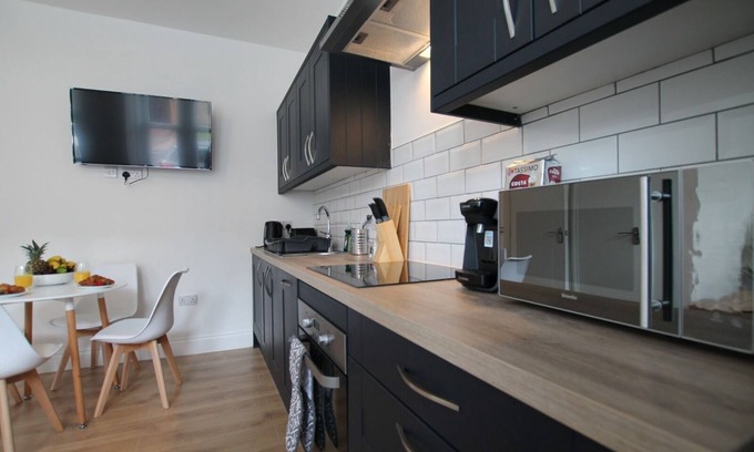 Dundee Apartment | Dundee - 1 Bed - Sleeps 4 - Pet Friendly