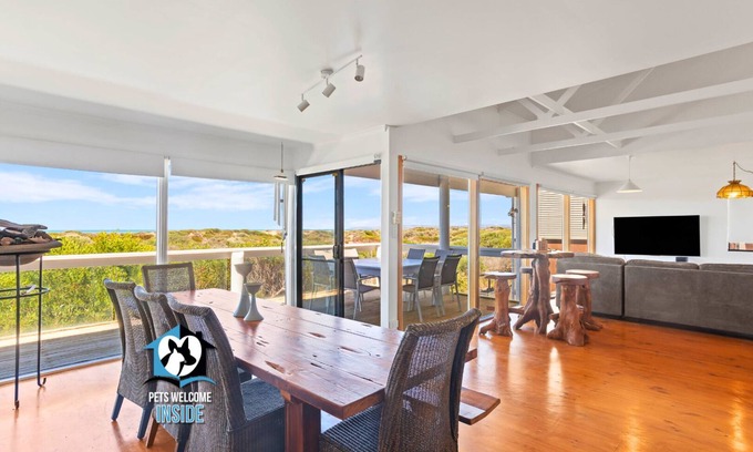 Limestone Coast House | Dunes + Stunning Sea Views at Wolfgang’s Shack