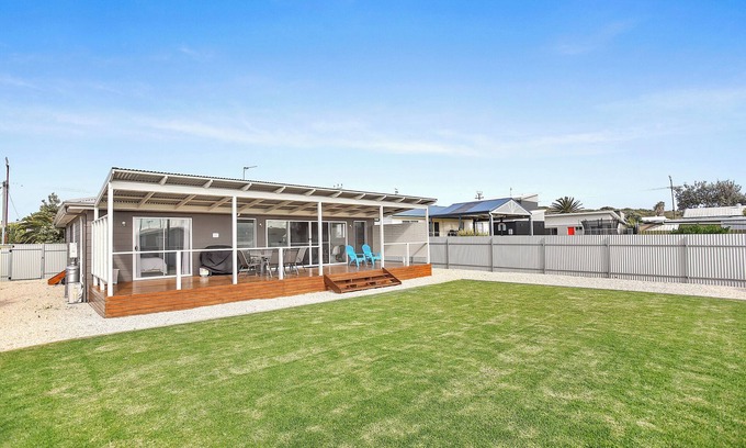 Goolwa South House | Dunes Views on Simpson: Minute Walk from Goolwa Surf Beach!