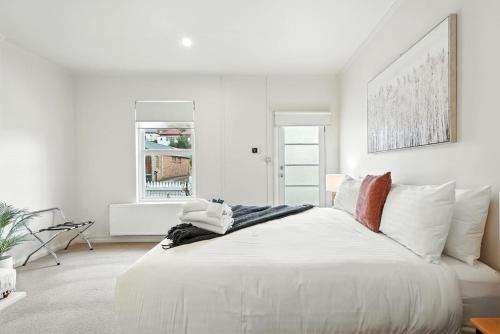 North Hobart House | Dunn Cottage North Hobart x 6